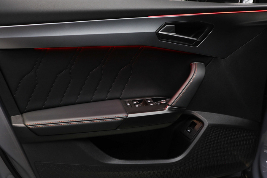 CUPRA Formentor 2.0 TSI 4DRIVE Panodak Leer 360° Memory PDC Elektr. bedienbare achterklep Stuurverwarming Navi Climate voor & achter Zwart hemelbekleding Stoelverwarming Virtual cockpit Keyless Entry & Go LM velgen