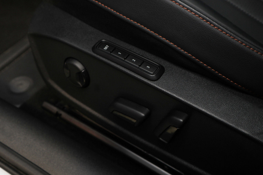 CUPRA Formentor 2.0 TSI 4DRIVE Panodak Leer 360° Memory PDC Elektr. bedienbare achterklep Stuurverwarming Navi Climate voor & achter Zwart hemelbekleding Stoelverwarming Virtual cockpit Keyless Entry & Go LM velgen