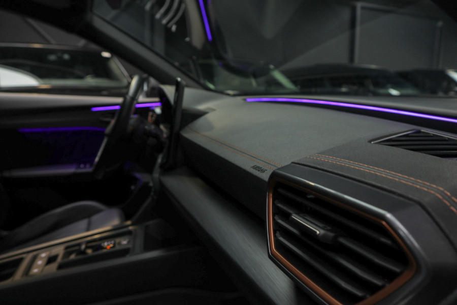 CUPRA Formentor 2.0 TSI 4DRIVE Panodak Leer 360° Memory PDC Elektr. bedienbare achterklep Stuurverwarming Navi Climate voor & achter Zwart hemelbekleding Stoelverwarming Virtual cockpit Keyless Entry & Go LM velgen