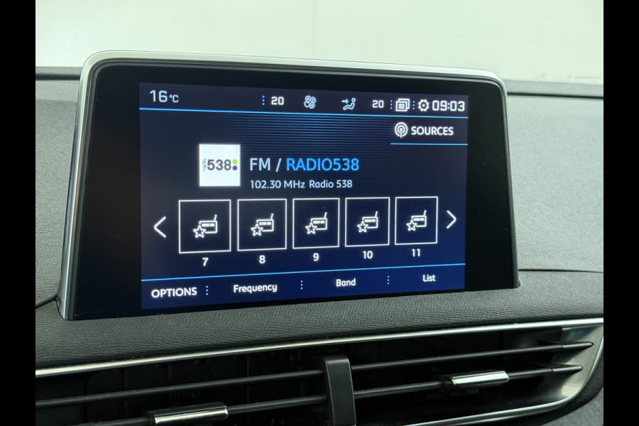 Peugeot 3008 131PK AUT-8 Navi 360°Camera Elektr.-Stoel+Geheugen Apple Carplay Android Trekhaak Ergo-Comfort Stoelen Memory Ecc Cruise Control Pack City Stoelverwarming Lmv Keyless Bluetooth Visio park 1 Privacy Glas Verkeersbord detectie 1e Eigenaar Origineel Nederlandse Auto € 40.000 nieuw Peugeot-Onderhouden EURO 6.3