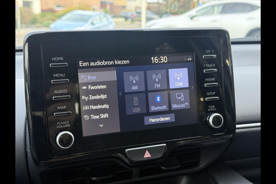 Toyota Yaris 1.5 Hybrid Dynamic Plus | Stoelverwarming, 16 inch, LED, Apple CarPlay/Android Auto, Parkeercamera, Keyless