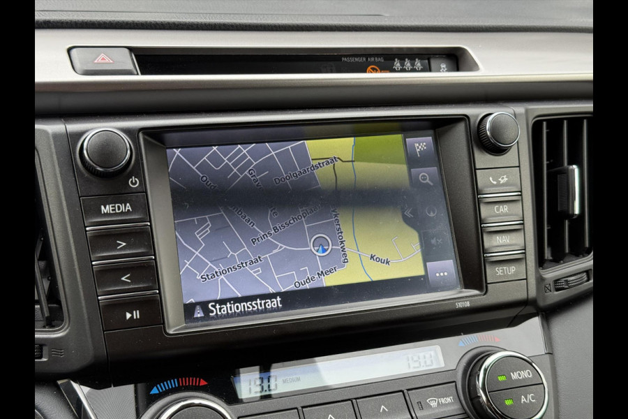 Toyota RAV4 2.5 Hybrid AWD Style | Navigatie, Stoel + Stuurverwarming, Parkeersensoren, Keyless, 18 inch, 1.650KG Trekgewicht, 4X4