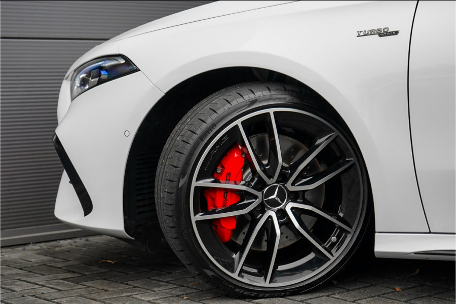 Mercedes-Benz A-Klasse AMG 35 4MATIC Night Pano 360° Nieuwstaat