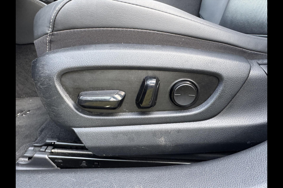 Lexus ES 300h Business Line | Schuifdak, Groot scherm, Stoel + Stuurverwarming, Dodehoekherkenning, Parkeersensoren, CarPlay