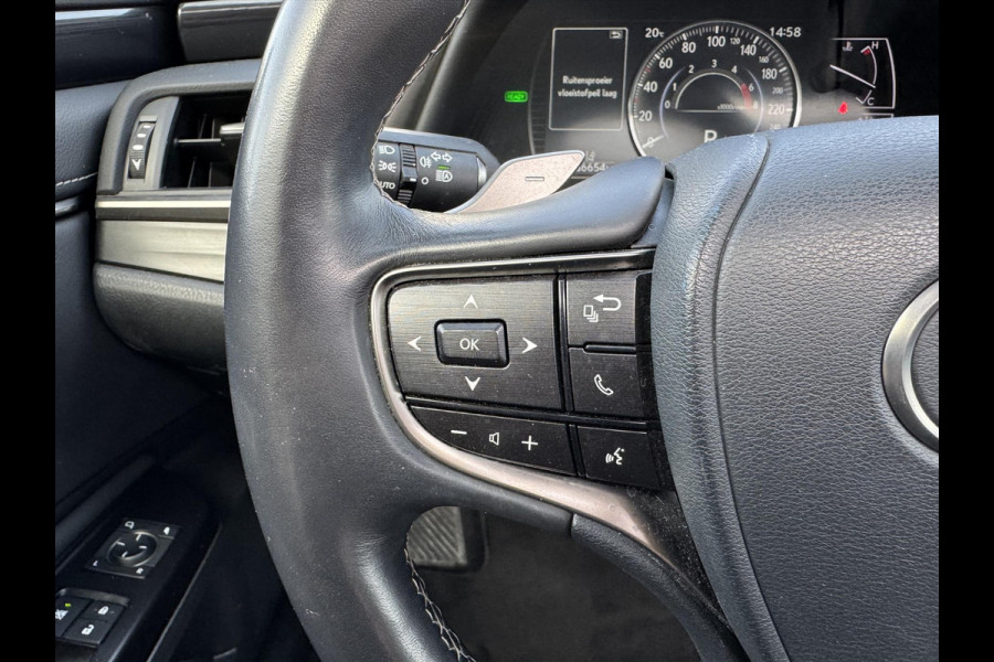 Lexus ES 300h Business Line | Schuifdak, Groot scherm, Stoel + Stuurverwarming, Dodehoekherkenning, Parkeersensoren, CarPlay