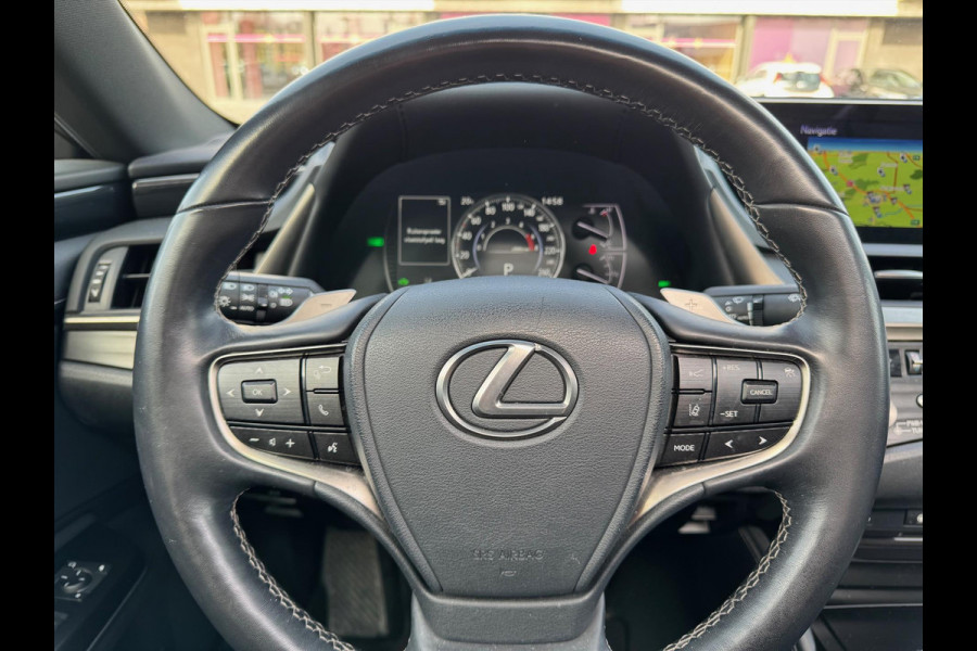 Lexus ES 300h Business Line | Schuifdak, Groot scherm, Stoel + Stuurverwarming, Dodehoekherkenning, Parkeersensoren, CarPlay