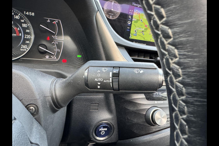 Lexus ES 300h Business Line | Schuifdak, Groot scherm, Stoel + Stuurverwarming, Dodehoekherkenning, Parkeersensoren, CarPlay