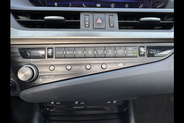 Lexus ES 300h Business Line | Schuifdak, Groot scherm, Stoel + Stuurverwarming, Dodehoekherkenning, Parkeersensoren, CarPlay