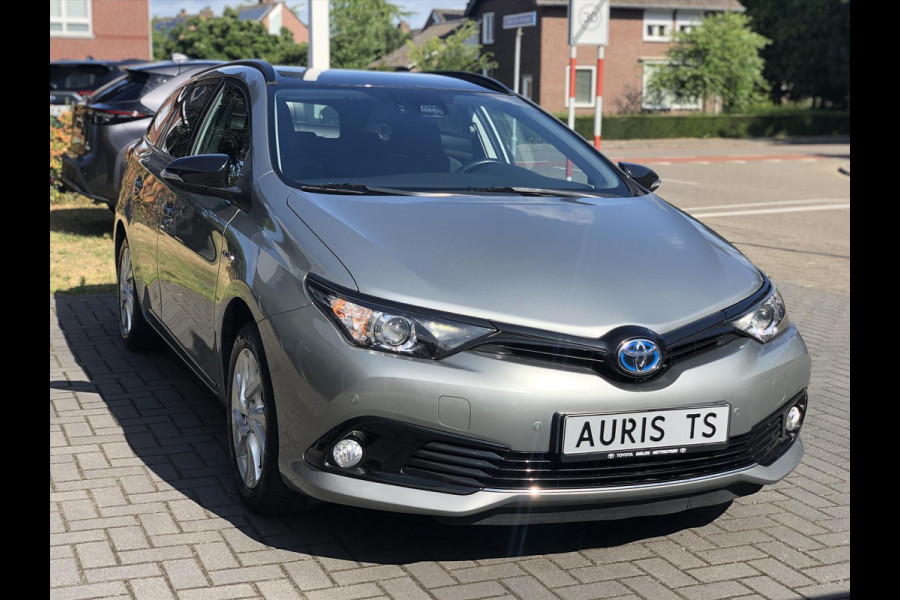 Toyota Auris Touring Sports 1.8 Hybrid Black Edition Go | Trekhaak, Parkeersensoren, Navigatie, Keyless, Safety Sense, Camera
