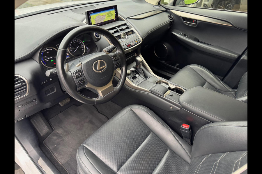 Lexus NX 300h AWD Luxury Line | Groot Scherm, Adaptive cruise control, Leer, Stoelverwarming, Parkeersensoren, Elektrische achterklep, 18