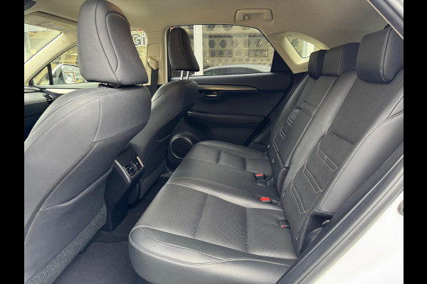 Lexus NX 300h AWD Luxury Line | Groot Scherm, Adaptive cruise control, Leer, Stoelverwarming, Parkeersensoren, Elektrische achterklep, 18