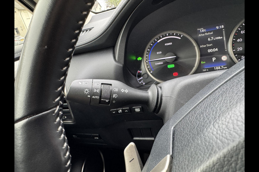 Lexus NX 300h AWD Luxury Line | Groot Scherm, Adaptive cruise control, Leer, Stoelverwarming, Parkeersensoren, Elektrische achterklep, 18