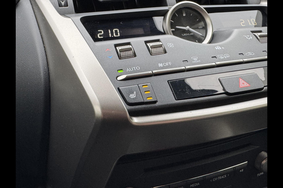 Lexus NX 300h AWD Luxury Line | Groot Scherm, Adaptive cruise control, Leer, Stoelverwarming, Parkeersensoren, Elektrische achterklep, 18
