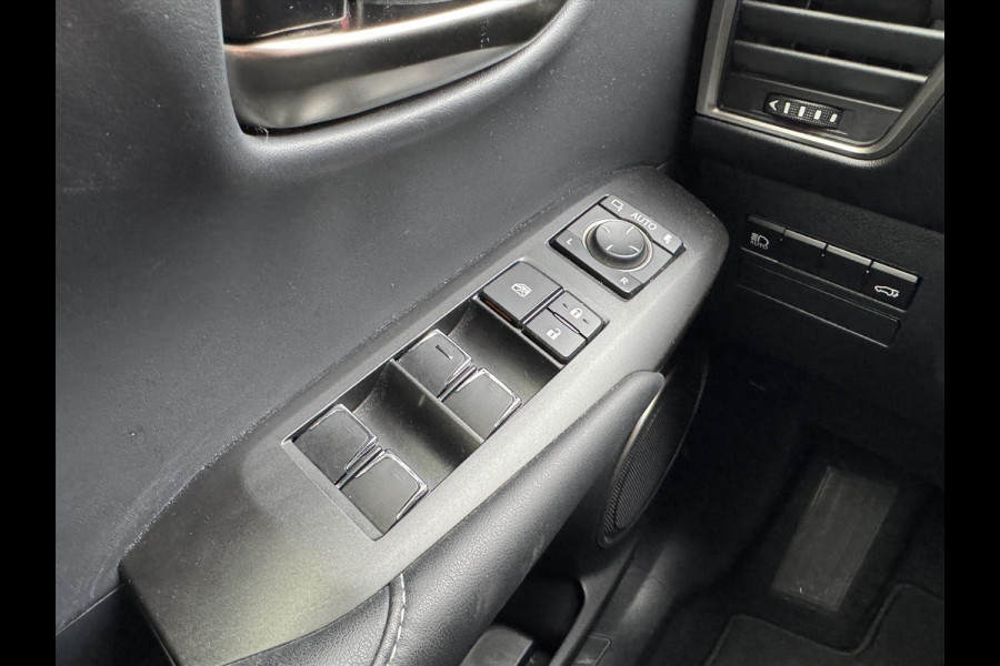 Lexus NX 300h AWD Luxury Line | Groot Scherm, Adaptive cruise control, Leer, Stoelverwarming, Parkeersensoren, Elektrische achterklep, 18