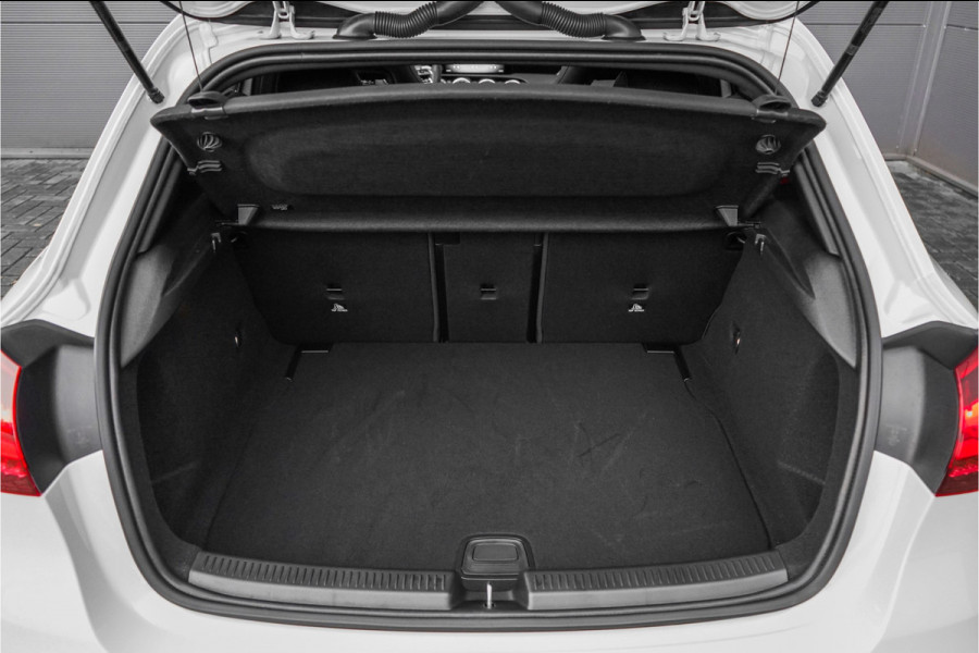 Mercedes-Benz A-Klasse AMG 35 4MATIC Night Pano 360° Nieuwstaat