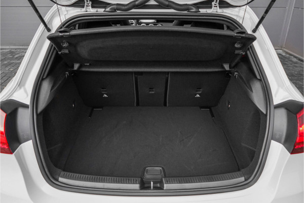 Mercedes-Benz A-Klasse AMG 35 4MATIC Night Pano 360° Nieuwstaat