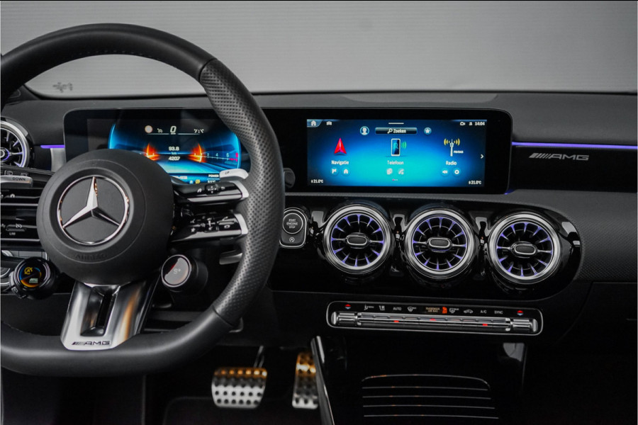 Mercedes-Benz A-Klasse AMG 35 4MATIC Night Pano 360° Nieuwstaat