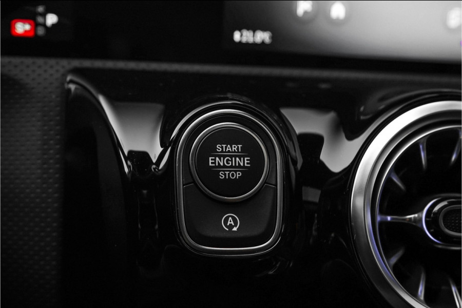 Mercedes-Benz A-Klasse AMG 35 4MATIC Night Pano 360° Nieuwstaat
