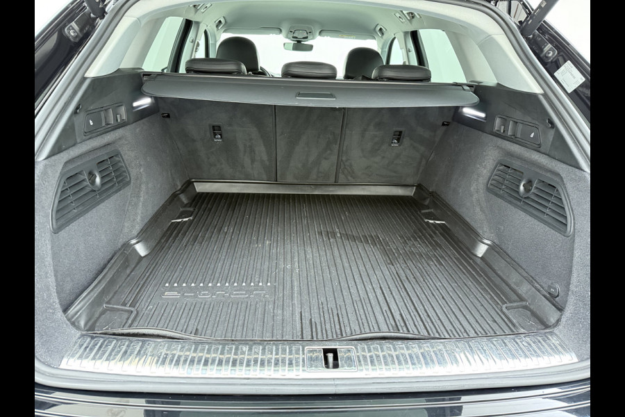 Audi e-tron 55 Quattro 95kWh Leer Trekhaak Navi Ecc Cruise Control Pdc Edition SOH 93% Elek.Achterklep Stoelverwarming Lmv 20" Led DAB 1e Eigenaar Origineel Nederlandse Auto 664Nm koppel 1800kg trekvermogen