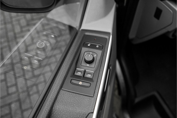 Volkswagen Transporter 2.0 TDI 28 Bulli DSG Spoilerpakket Leder/Alcantara Trekhaak 20"