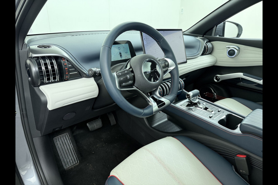 BYD ATTO 3 62kWh Design SOH 98% Pano-dak Leer+Elektr.Verst. Warmtepomp Adaptieve Cruise 360°Camera Apple Carplay Android Auto Elektr.Achter Verkeersbord detectie WiFi DAB Led Rijstrooksensor Keyless Smartphone Entry Fabrieksgarantie tot 13-12-2028/150.000km Garantie op de LFP Accu tot 12-12-2030/200.000km €44.000,- Nieuw!