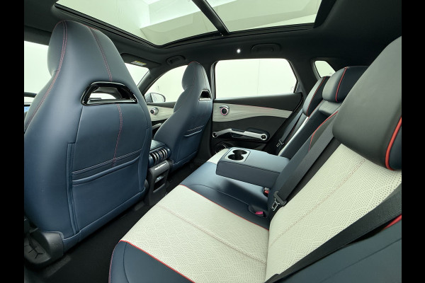 BYD ATTO 3 62kWh Design SOH 98% Pano-dak Leer+Elektr.Verst. Warmtepomp Adaptieve Cruise 360°Camera Apple Carplay Android Auto Elektr.Achter Verkeersbord detectie WiFi DAB Led Rijstrooksensor Keyless Smartphone Entry Fabrieksgarantie tot 13-12-2028/150.000km Garantie op de LFP Accu tot 12-12-2030/200.000km €44.000,- Nieuw!