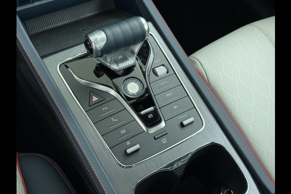 BYD ATTO 3 62kWh Design SOH 98% Pano-dak Leer+Elektr.Verst. Warmtepomp Adaptieve Cruise 360°Camera Apple Carplay Android Auto Elektr.Achter Verkeersbord detectie WiFi DAB Led Rijstrooksensor Keyless Smartphone Entry Fabrieksgarantie tot 13-12-2028/150.000km Garantie op de LFP Accu tot 12-12-2030/200.000km €44.000,- Nieuw!