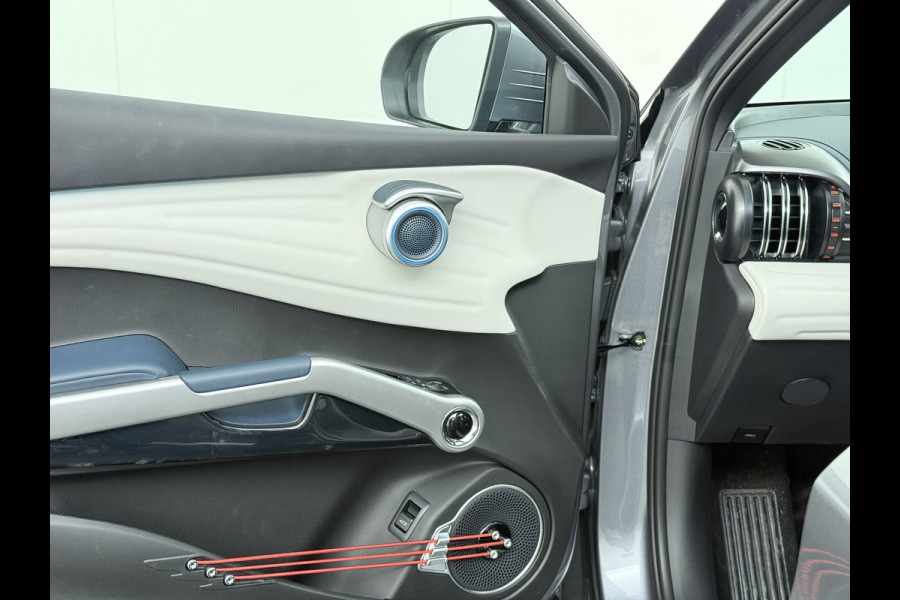 BYD ATTO 3 62kWh Design SOH 98% Pano-dak Leer+Elektr.Verst. Warmtepomp Adaptieve Cruise 360°Camera Apple Carplay Android Auto Elektr.Achter Verkeersbord detectie WiFi DAB Led Rijstrooksensor Keyless Smartphone Entry Fabrieksgarantie tot 13-12-2028/150.000km Garantie op de LFP Accu tot 12-12-2030/200.000km €44.000,- Nieuw!