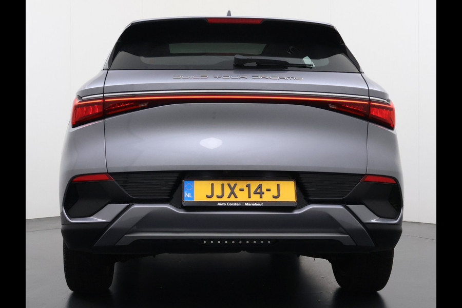 BYD ATTO 3 62kWh Design SOH 98% Pano-dak Leer+Elektr.Verst. Warmtepomp Adaptieve Cruise 360°Camera Apple Carplay Android Auto Elektr.Achter Verkeersbord detectie WiFi DAB Led Rijstrooksensor Keyless Smartphone Entry Fabrieksgarantie tot 13-12-2028/150.000km Garantie op de LFP Accu tot 12-12-2030/200.000km €44.000,- Nieuw!