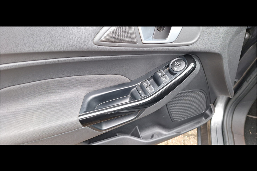 Ford Fiesta Titanium LEREN BEKLEDING - 140 PK