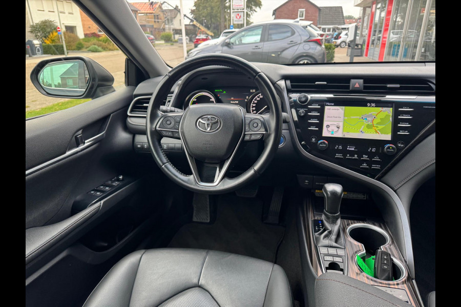 Toyota Camry 2.5 Hybrid Executive | Leer, Stoelverwarming, Elektrische achterklep, Dodehoekherkenning, Parkeersensoren, 18 inch, Keyless