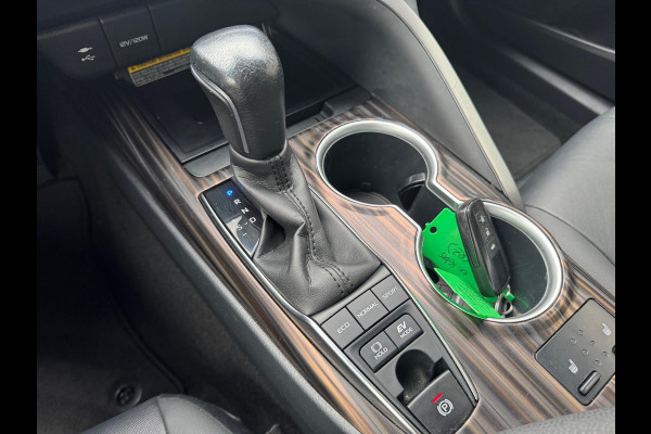 Toyota Camry 2.5 Hybrid Executive | Leer, Stoelverwarming, Elektrische achterklep, Dodehoekherkenning, Parkeersensoren, 18 inch, Keyless