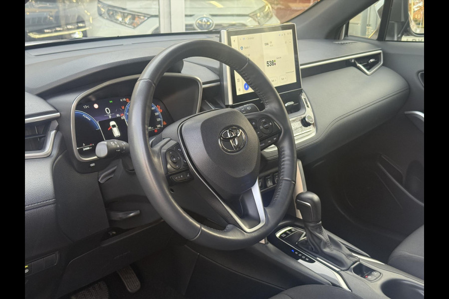 Toyota Corolla Cross 1.8 Hybrid Style | Parelmoer wit, Dodehoekherkenning, Parkeersensoren, Stoel + Stuurverwarming, Keyless, 18 inch