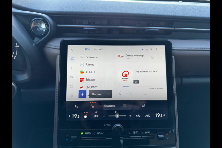 Lexus LBX 1.5 Hybrid Elegant | Leer, Privacy Glass, Stoel + Stuurverwarming, Dodehoekherkenning, Parkeersensoren, 18 inch