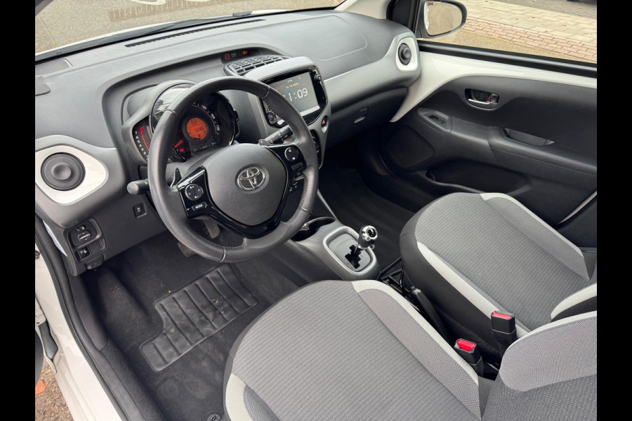 Toyota Aygo 1.0 VVT-i Automaat 5D X-Play | Eerste eigenaar, Apple CarPlay/Android Auto, Parkeercamera, Bluetooth, Stuurbediening