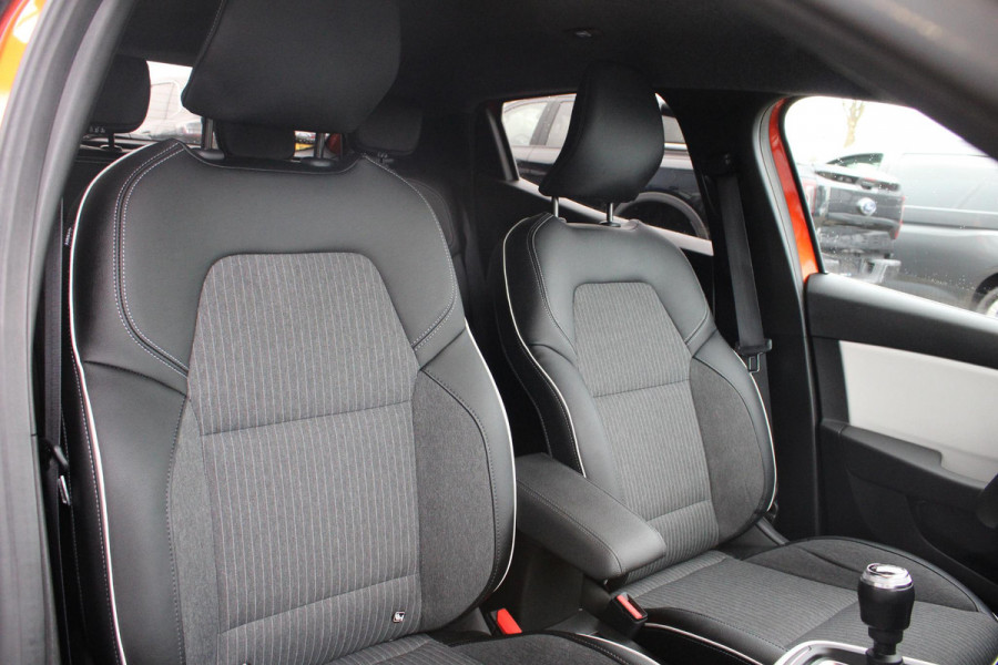 Renault Clio 1.0 TCe 90 Techno | Stoel + Stuurverwarming | Climate Control | Cruise Control | Navigatie | Lichtmetalen Velgen | Parkeersensoren Achter |