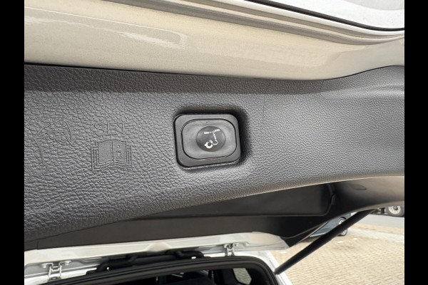 Ford S-Max 2.0 Ecoblue Bi-Turbo ST-Line 240pk | Panoramadak | Full LED | Adaptieve Cruise | Stoelverwarming | Trekhaak | Voorruit verwarming |