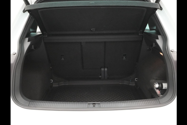 Volkswagen Tiguan 1.5 TSI 150pk DSG R-Line Business Trekhaak Navigatie Camera Pdc Acc Carplay 10