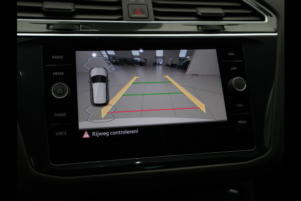 Volkswagen Tiguan 1.5 TSI 150pk DSG R-Line Business Trekhaak Navigatie Camera Pdc Acc Carplay 10