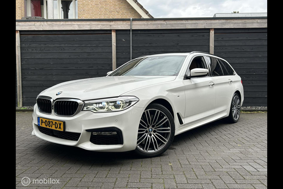 BMW 5 Serie Touring 540i xDrive High Executive Pano dak / trekhaak / vol leder