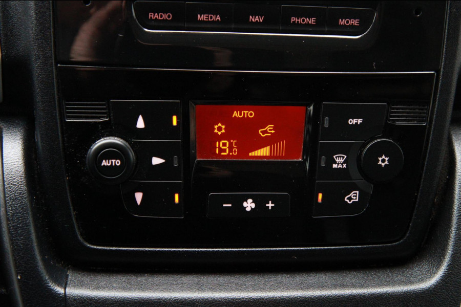 Fiat Ducato 30 2.3 MultiJet L2H2 / Trekhaak / Camera / Navi / 3 zits