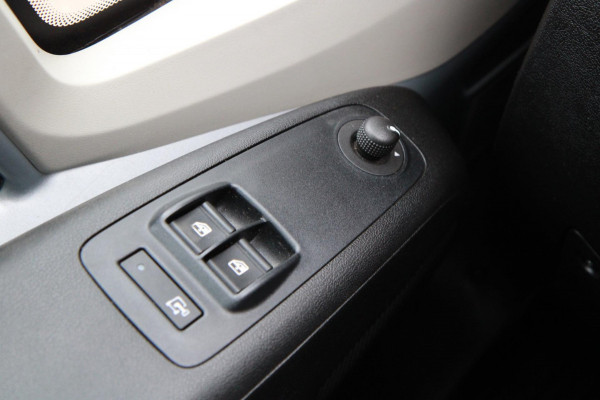 Fiat Ducato 30 2.3 MultiJet L2H2 / Trekhaak / Camera / Navi / 3 zits