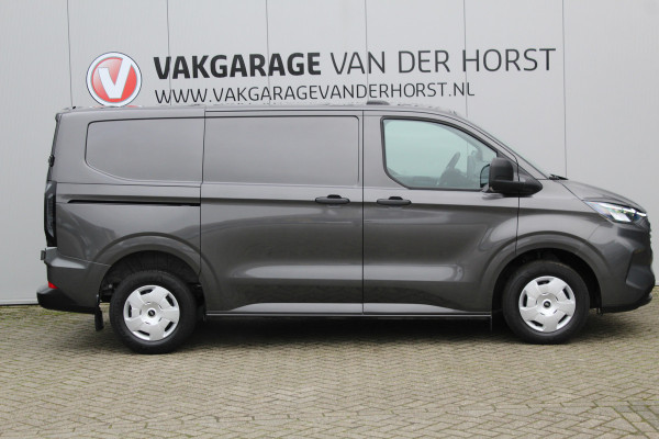 Ford Transit Custom 320 2.0-136 pk TDCI L1H1 Trend. Fabrieksgarantie tot 10-2028 ! Adapt. Cruise Cntrl, Navigatie, Camera, PDC V+A, Apple Carplay/Android auto, LED verl., Laadruimte bekleed, Bijrijdersbank, Spiegel-, stoel en voorraamverw. etc.