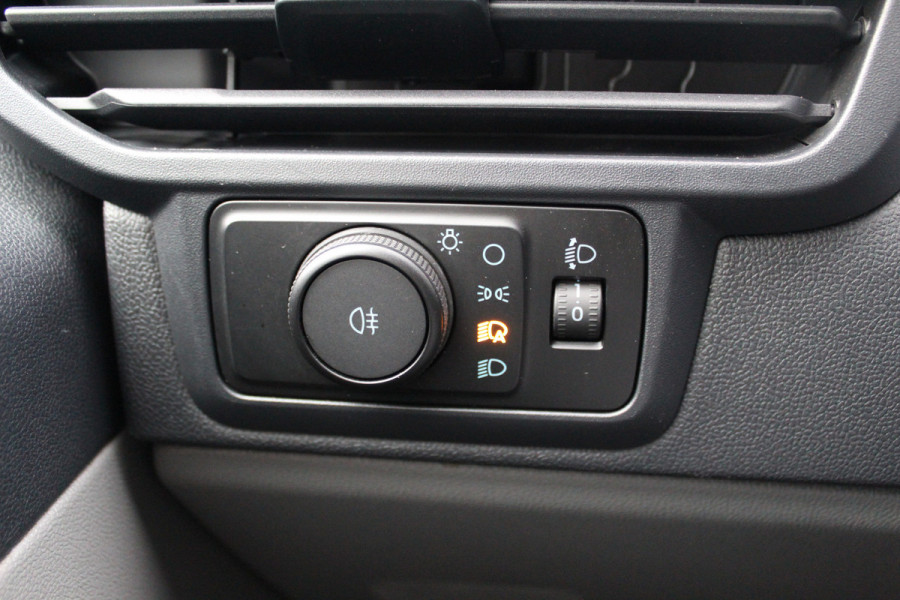 Ford Transit Custom 320 2.0-136 pk TDCI L1H1 Trend. Fabrieksgarantie tot 10-2028 ! Adapt. Cruise Cntrl, Navigatie, Camera, PDC V+A, Apple Carplay/Android auto, LED verl., Laadruimte bekleed, Bijrijdersbank, Spiegel-, stoel en voorraamverw. etc.