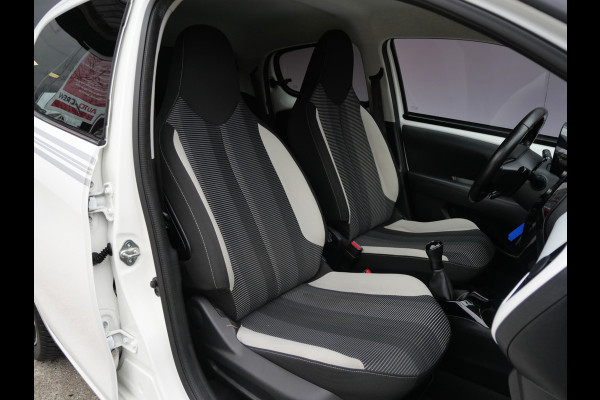 Peugeot 108 1.0 e-VTi COLLECTION | CLIMA | CARPLAY | CAMERA | ALL-SEASON | APK 11-2026!