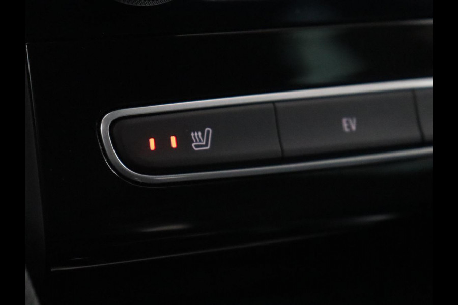 Renault Mégane 1.6 E-Tech Plug-In Hybrid 160 Business Edition One | Leder | Stoelverwarming | Carplay | Camera | Stuurverwarming | Full LED | Navigatie | Climate control