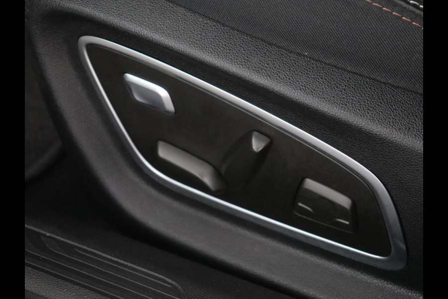 Renault Mégane 1.6 E-Tech Plug-In Hybrid 160 Business Edition One | Leder | Stoelverwarming | Carplay | Camera | Stuurverwarming | Full LED | Navigatie | Climate control