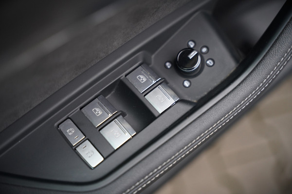 Audi e-tron Sportback 50 quattro S edition 71 kWh | S-Line | Panoramadak | Memory Seats | Luchtvering | Adaptive Cruise Control | Apple Carplay | Keyless | Matrix LED | Leder | Stoelverwarming | NAP |