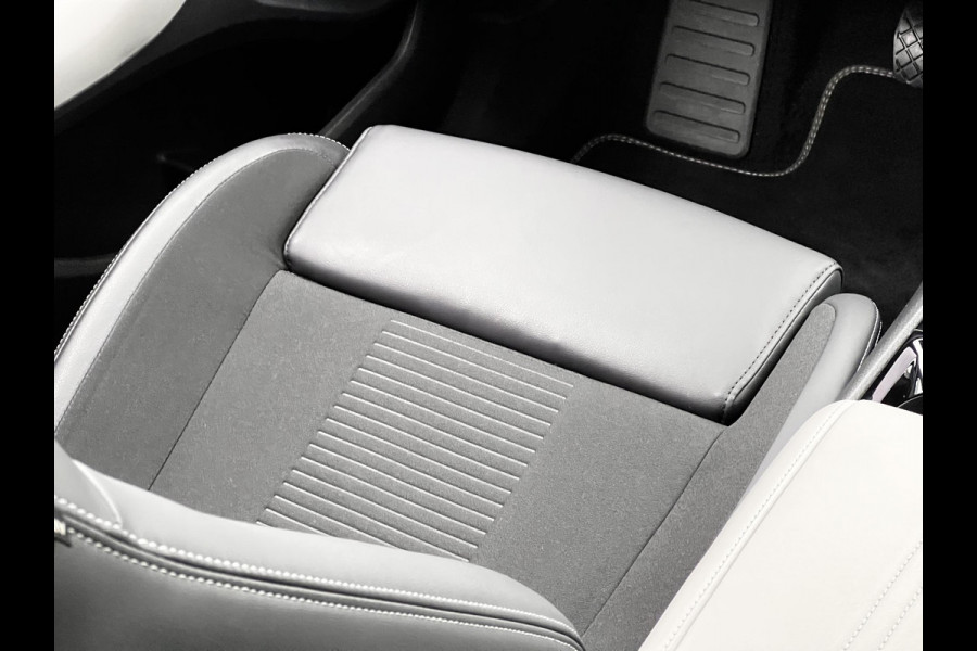 Ford Explorer Premium Extended Range RWD 77 kWh 286pk | Panorama Dak | Driver assistance Pack | Trekhaak wegklapbaar | AGR stoelen