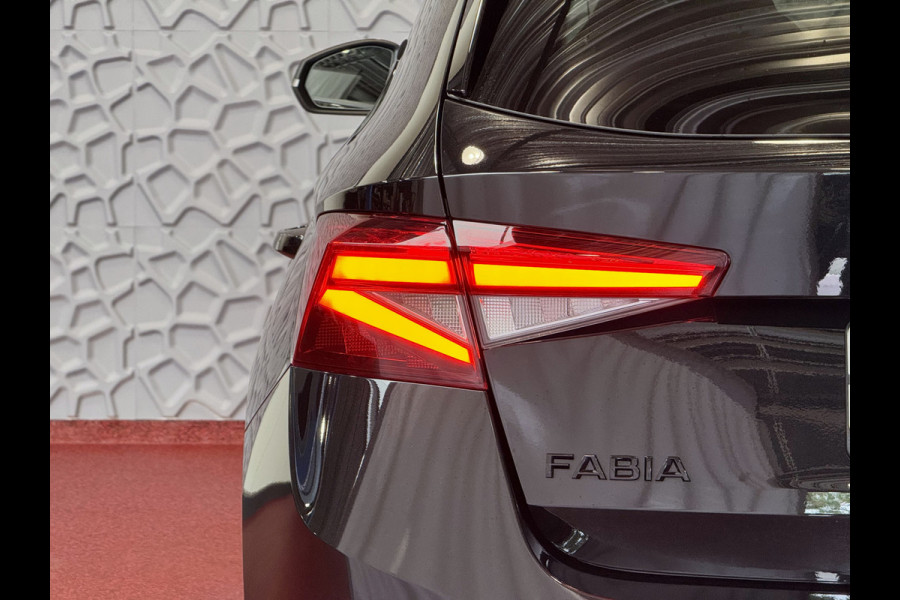 Škoda Fabia 1.0 TSI 116PK MONTE CARLO BLACK CAMERA LED STOEL/STUUR VERW ADAP, CRUISE VIC.COCKPIT 03/2025